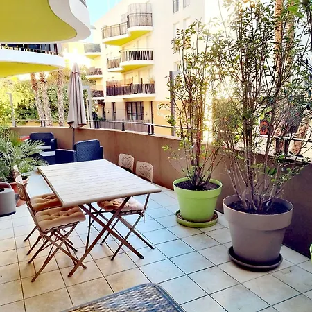 Grand Avec Garage Et Terrasse *