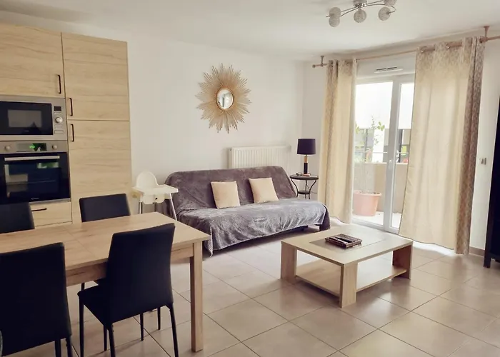 Grand Avec Garage Et Terrasse Appartement *