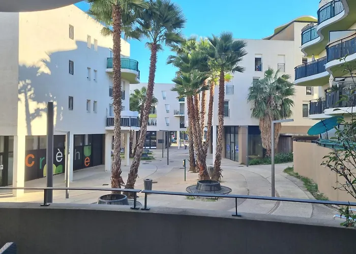 Grand Avec Garage Et Terrasse